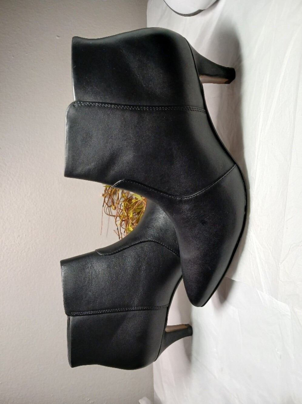 Clarks Black Pointed Toe Side-Zip Ankle Booties Black Leather Boots Sz US 9.5M